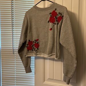 Cropped embroidered gray sweater size S